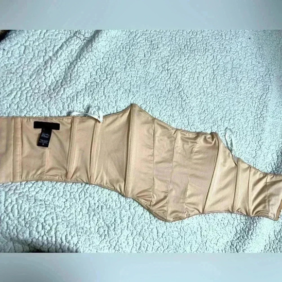 REVOLVE h:ours Corset strapless Lace Top Size Medium - Picture 3 of 4